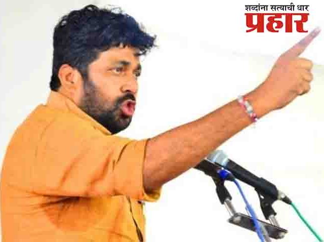 आत्महत्या करण्याऐवजी आमदाराला कापा; शेतकरी परिषदेत बच्चू कडूंची जीभ घसरली