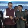 Naxal Leader Bhupati : महाराष्ट्र नक्षलमुक्तीच्या उंबरठ्यावर! सोनू उर्फ भूपतीसह ६१ माओवाद्यांची मुख्यमंत्र्यांसमोर शरणागती, मुख्यमंत्र्यांनी दिली संविधानाची प्रत