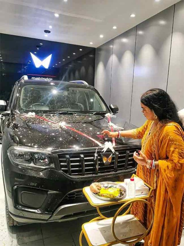 दिवाळीच्या शुभ मुहूर्तावर पुणेकरांची वाहनखरेदी धडाक्यात, गतवर्षी पेक्षा यंदा १,१५२ वाहनांची वाढ