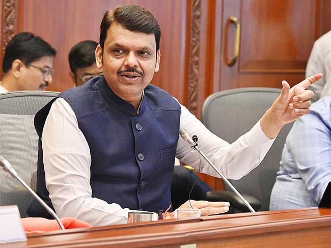 नवी मुंबई आंतरराष्ट्रीय विमानतळास लोकनेते दि.बा.पाटील यांचेच नाव देणार