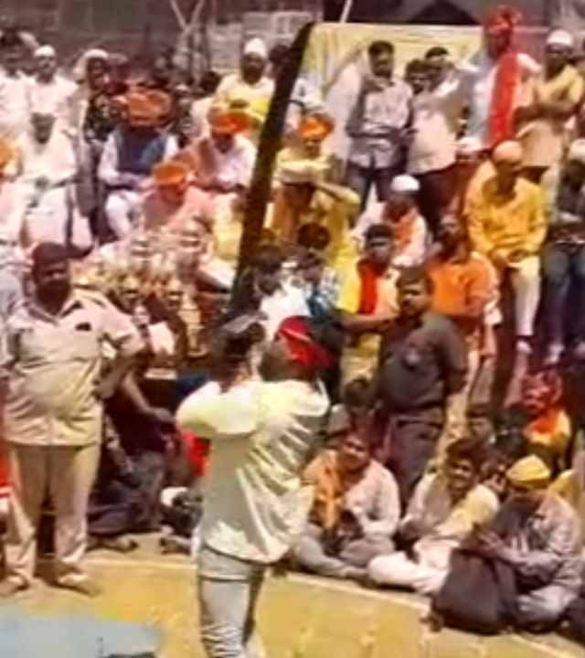 Jejuri Dussehra : मर्दानी दसऱ्याची सांगता! फक्त ४ मिनिटांत ९० वेळा फिरवली ४२ किलो वजनाची खंडा तलवार