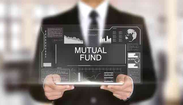 Expert Quote on AMFI Mutual Fund Inflow: म्युच्युअल फंड गुंतवणूकीत झालेल्या घसरणीचा नेमका अर्थ काय? जाणून घ्या तज्ञांकडून...