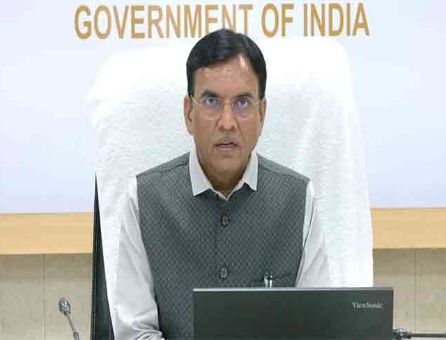 EPFO: आता ईपीएफतील निधी ७५% तातडीने काढता येणार ! मनसुख मंडाविया यांच्याकडून महत्वपूर्ण स्पष्टीकरण, जाणून घ्या नवे बदल....