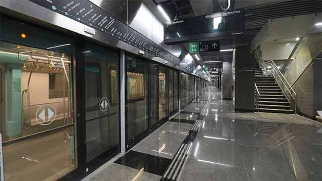 मुंबई मेट्रो ३ मध्ये ‘उतरण्यासाठी’ जिना नाही; प्रवाशांना त्रास