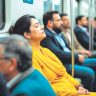 मेट्रोत झोपलात, तर भरावा लागेल हजारोंचा दंड!