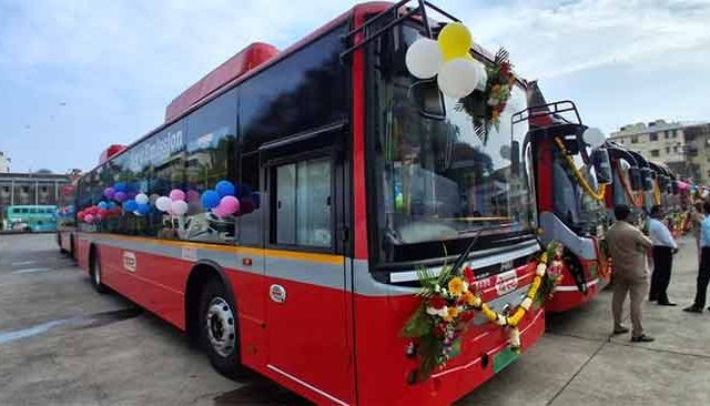 मुंबईकरांच्या सेवेत १५० नवीन इलेक्ट्रिक बेस्ट बस सज्ज!२१ मार्गावर दररोज १.९ लाख प्रवाशांना लाभ