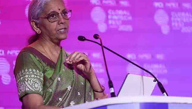 निर्मला सीतारामन यांनी परकीय चलन सेटलमेंटसाठी घेतला मोठा निर्णय गिफ्ट सिटीतील कार्यक्रमात DBT बाबत मोठे विधान