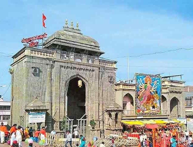 तुळजाभवानी मंदिराचे मुख्य प्रवेशद्वार बंद, भाविकांच्या गर्दीमुळे मंदिर समितीने घेतला निर्णय