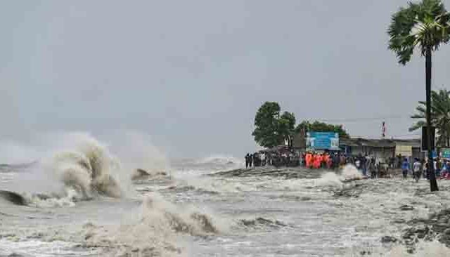 अरबी समुद्रात कमी दाबाचा पट्टा: मुंबई आणि कोकणात जोरदार पावसाचा इशारा