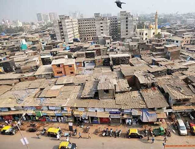 मुंबईत झोपडपट्टी पुनवर्सन प्राधिकरण (एसआरए) अंतर्गत