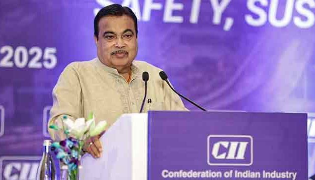 महामार्गांवर असणार आता ठेकेदारांच नाव आणि पत्ताही