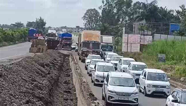 दिवाळीनंतर मुंबई–पुणे–कोल्हापूर मार्गावर वाहनांच्या लांबच लांब रांगा !