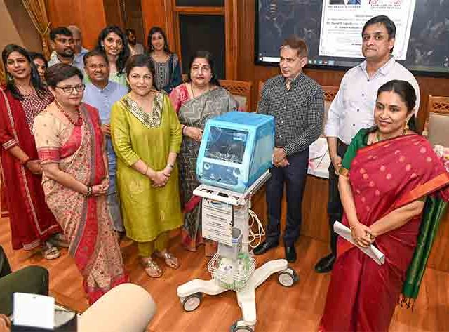 केईएम रुग्णालयात उपचार घेणाऱ्या छोट्या बच्चूंसाठी गायिका डॉ अनुराधा पौडवाल यांनी दिला असा मदतीचा हात...
