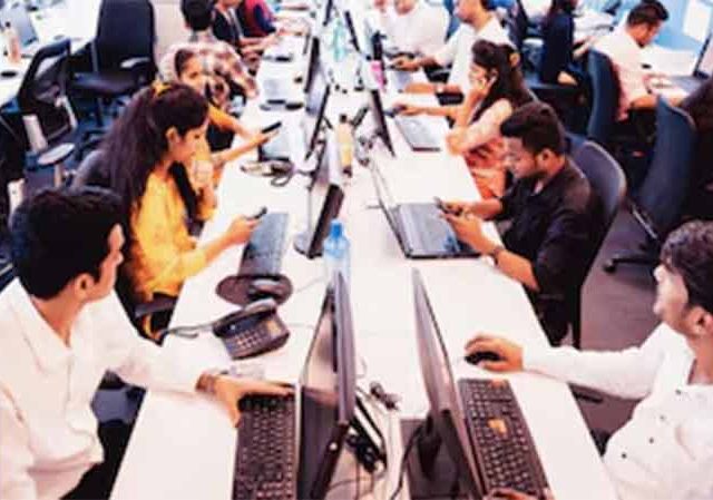 ऐन दिवाळीत वाढीव बोनस साठी बेस्ट आणि अदानीच्या कर्मचाऱ्यांचा इशारा