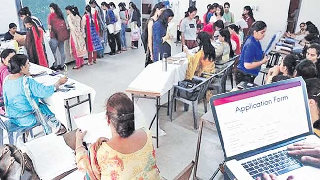 अकरावीच्या प्रवेशासाठी ६ हजार विद्यार्थी प्रतीक्षेत