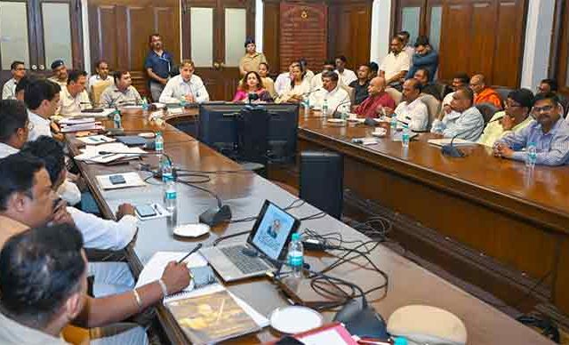 डॉ. बाबासाहेब आंबेडकर यांच्या महापरिनिर्वाण दिनी चैत्यभूमीवर सोयी-सुविधांची कमतरता नको!