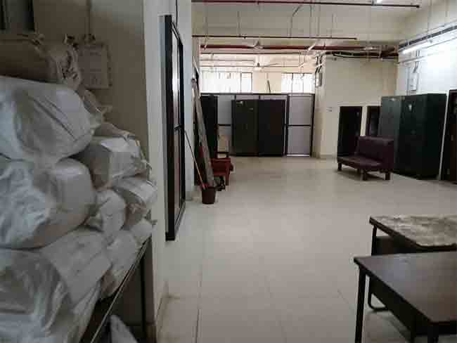 माझगावमधील बाबू गेनू मंडईत महापालिकेची कार्यालये, पण असुविधांमुळे कर्मचारी हैराण