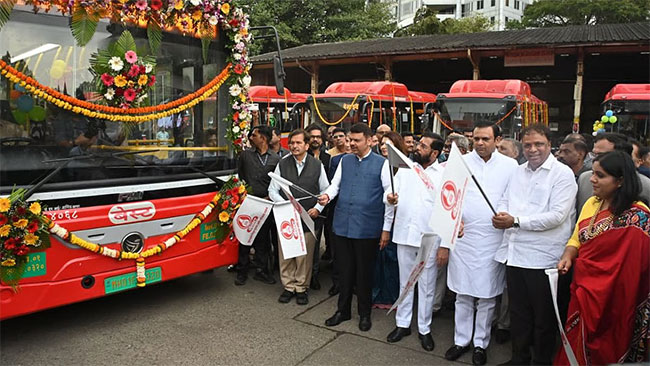 बेस्टच्या १५७ नव्या वातानुकूलित बसगाड्यांचे लोकार्पण