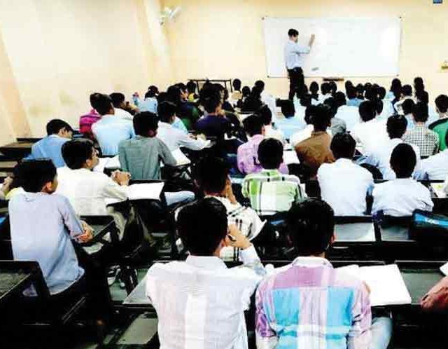 मुंबईतील खासगी कोचिंग क्लासना लावणार चाप! तपासणीसाठी समिती गठित