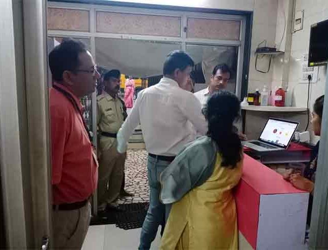 ‘आपला दवाखान्या’चा वापर अन्य ‘उद्योगां’साठी