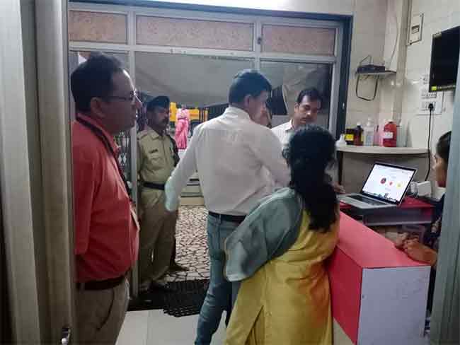 ‘आपला दवाखान्या’चा वापर अन्य ‘उद्योगां’साठी