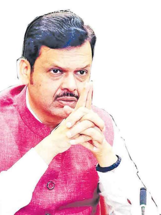 विदर्भातील नक्षलवादावर मुख्यमंत्र्यांचा लगाम