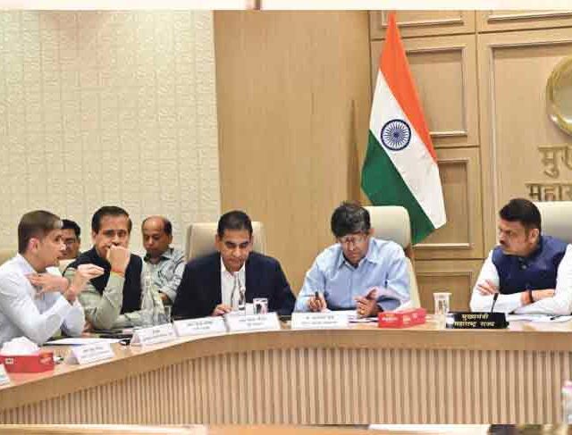 जिल्हा व्यवसाय सुधारण्यासाठी जिल्हाधिकाऱ्यांना देणार जादा अधिकार!