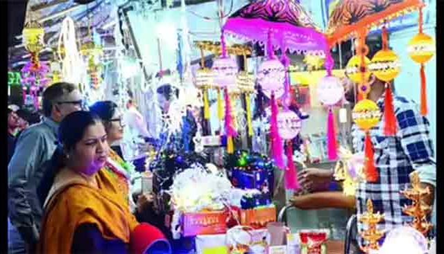 खरेदीची लाट अन् दिवाळीची धूम