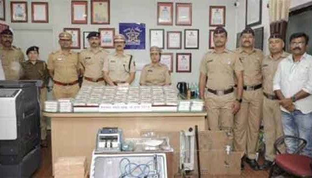 Fake Currency: अरे बापरे! पोलिसानेच काढला होता बनावट नोटांचा कारखाना; असा केला पर्दाफाश!