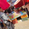 दादरच्या गजबजलेल्या डिसिल्व्हा रस्त्यावर फटाक्यांची मोठी दुकाने, स्थानिकांच्या मनात जुन्या दुर्घटनेची भिती