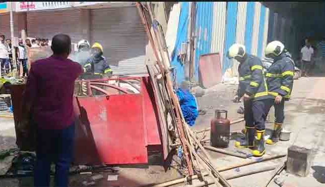 गिरगावात आगीच्या दुर्घटनेत फूड स्टॉल जळून खाक