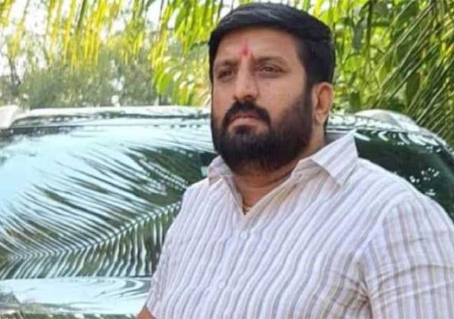 गुंड निलेश घायवळच्या घरावर धाड, पोलिसांच्या हाती लागलं घबाड