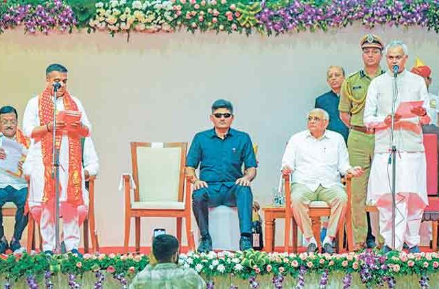 गुजरातच्या मंत्रिमंडळाचा शपथविधी