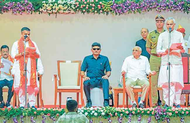 गुजरातच्या मंत्रिमंडळाचा शपथविधी