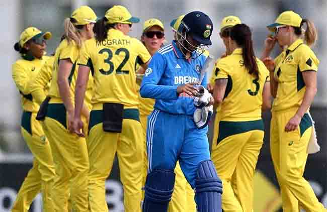 IND vs AUS : सेमीफायनलवर पावसाचं सावट, सामना रद्द झाल्यास काय होणार?