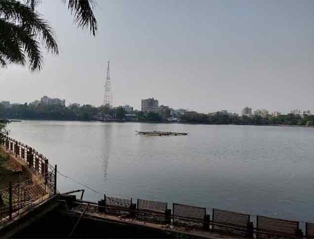 कल्याणच्या काळा तलावात झाडे तोडून साकारतोय फुड प्लाझा
