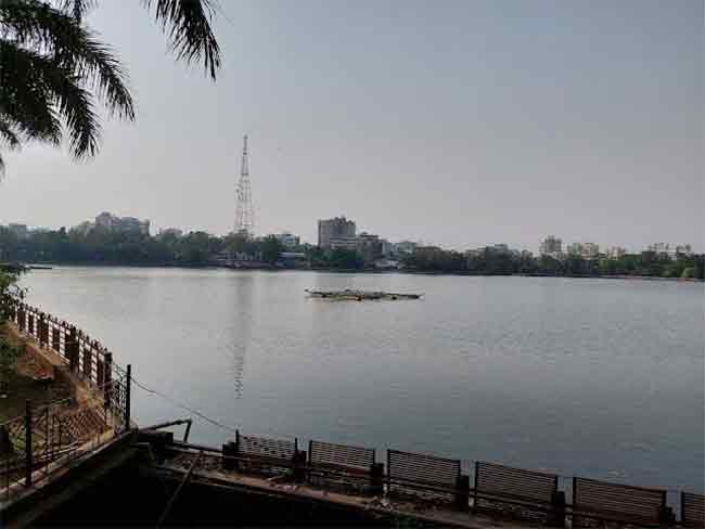 कल्याणच्या काळा तलावात झाडे तोडून साकारतोय फुड प्लाझा