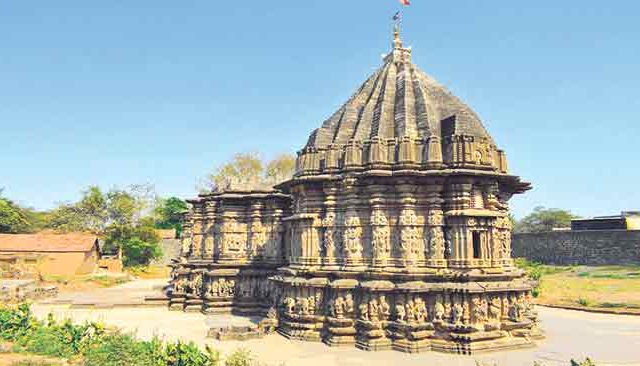स्वर्ग मंडप असलेले शिल्पकाव्य कोपेश्वर मंदिर