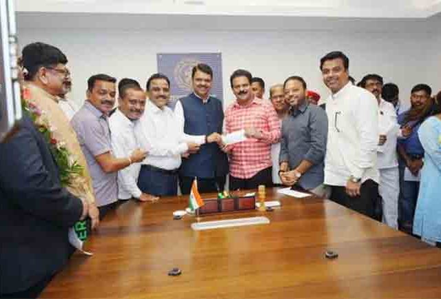 लालबागचा राजा मंडळाकडून मराठवाड्यातील पूरग्रस्त शेतकऱ्यांना ५० लाखांची मदत