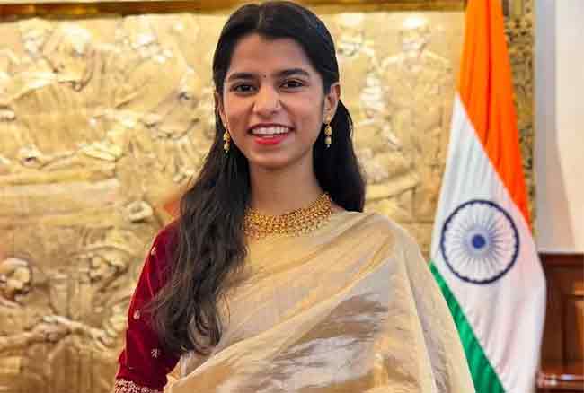 इन्स्टा स्टार मैथिली ठाकूर भाजपच्या तिकिटावर निवडणूक लढवणार ?
