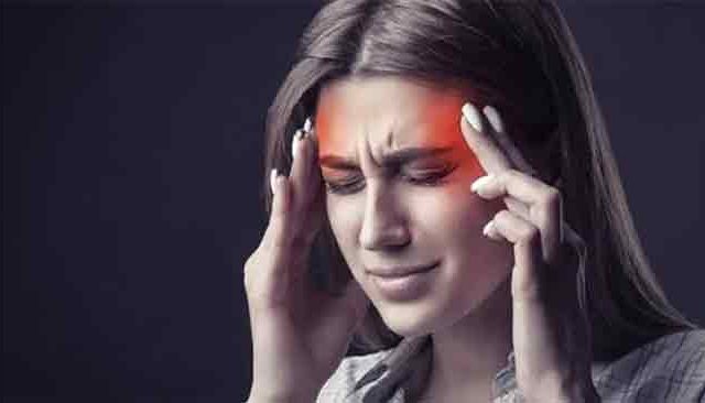 मायग्रेन का होतो? आणि त्याचे सुरुवातीची लक्षणे काय आहेत?