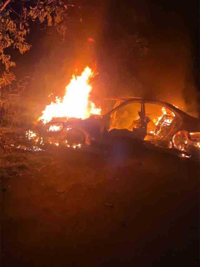 रत्नागिरी जिल्ह्यात मर्सिडीज बेंझ जळून खाक