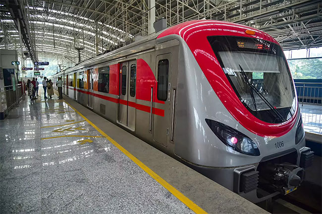 मेट्रो १ ताब्यात घेण्याच्या एमएमआरडीएच्या हालचाली