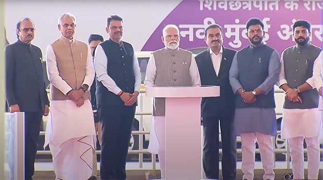 मोदींच्या हस्ते नवी मुंबई आंतरराष्ट्रीय विमानतळाचे उद्घाटन