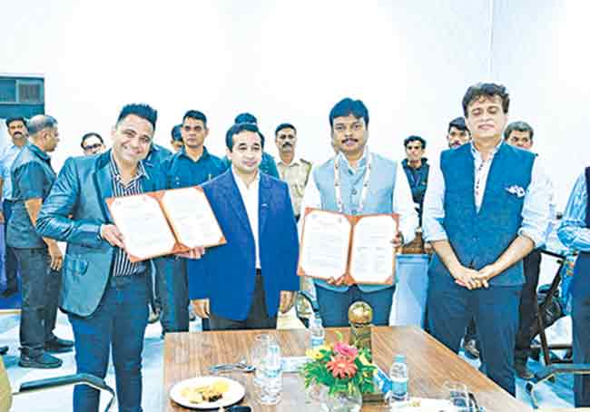 राज्याच्या मुख्य सचिव पदाच्या शर्यतीत  राजेश अग्रवाल यांचे नाव