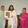 पर्यावरण मंत्री पंकजा मुंडे यांनी अनाथ मुलांसोबत साजरी केली दिवाळी