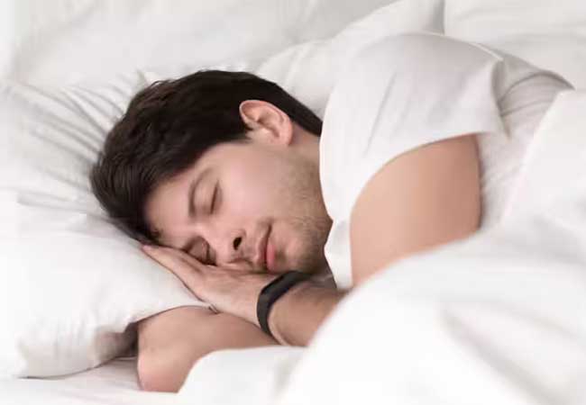 फक्त शांत झोपेसाठी लोक करताहेत लांबचा प्रवास