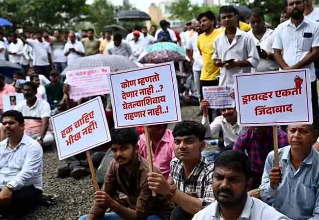 ओला, उबर चालकांचे आझाद मैदानात आंदोलन