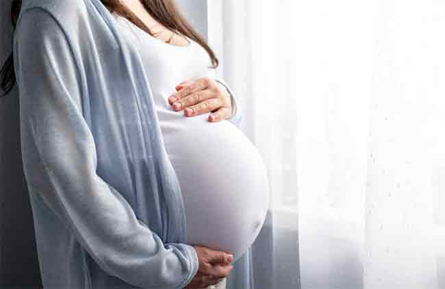 आई बनवा अन २५ लाख मिळवा,अशी अजब जाहिरात बघून त्यानं फोन केला आणि…