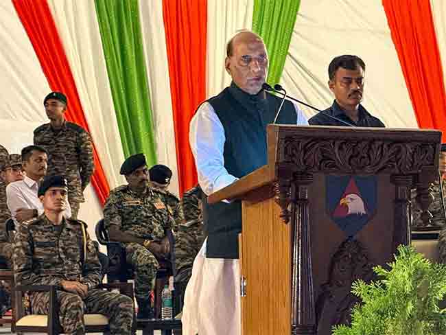 पाकिस्तानला संरक्षणमंत्र्यांचा निर्वाणीचा इशारा, कराचीचा रस्ता इथूनच जातो म्हणाले राजनाथ सिंह